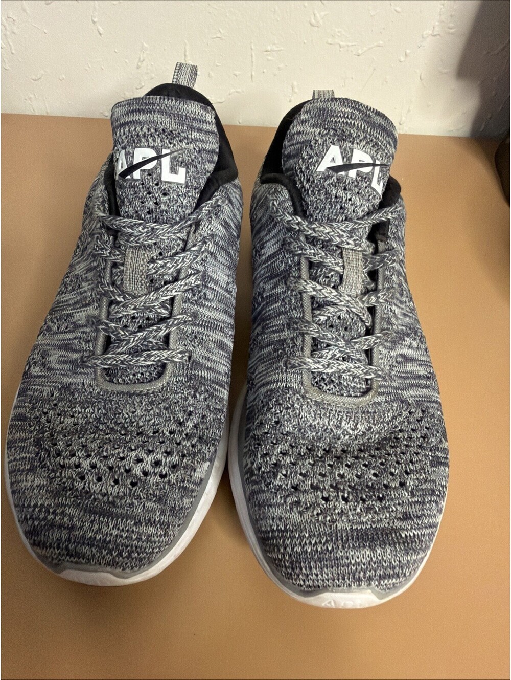 APL Techloom Pro W Running Shoes Sneakers Women's Size 8 - Gray/Black (M1)